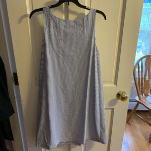 Vineyard Vines .. Blue / White A Line Seersucker